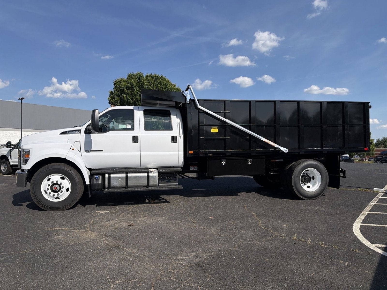 2027 Ford F-750SD Landscape Dump Base