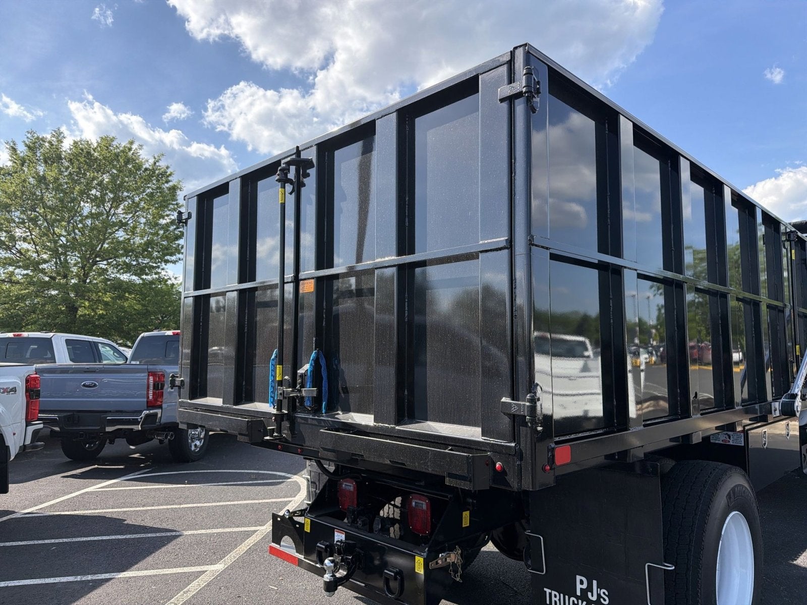 2027 Ford F-750SD Landscape Dump Base