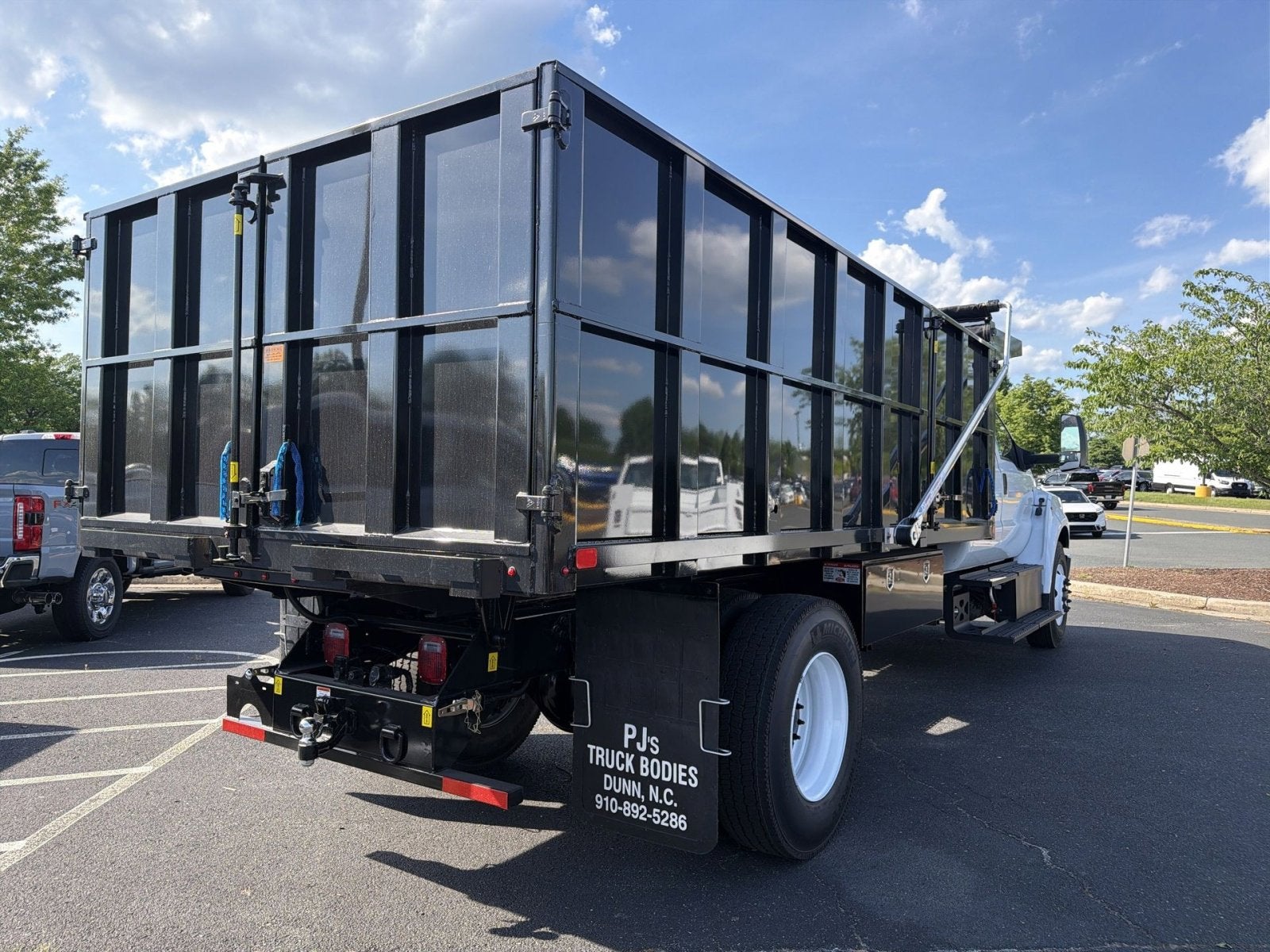 2027 Ford F-750SD Landscape Dump Base