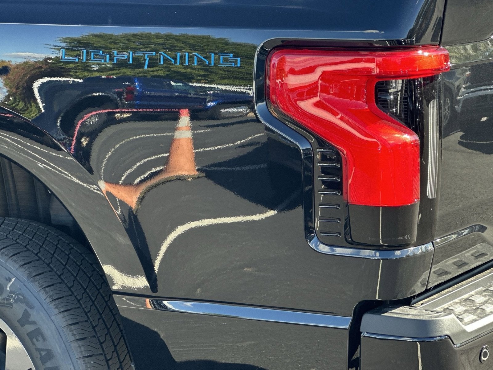 2025 Ford F-150 Lightning Flash