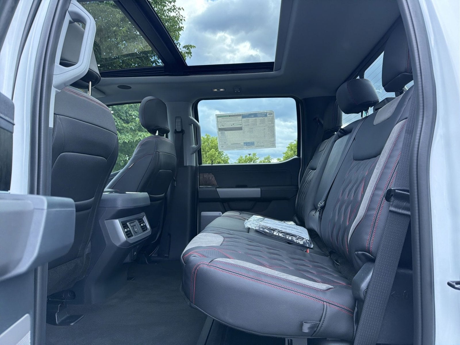 2026 Ford F-250SD Lariat Black Widow