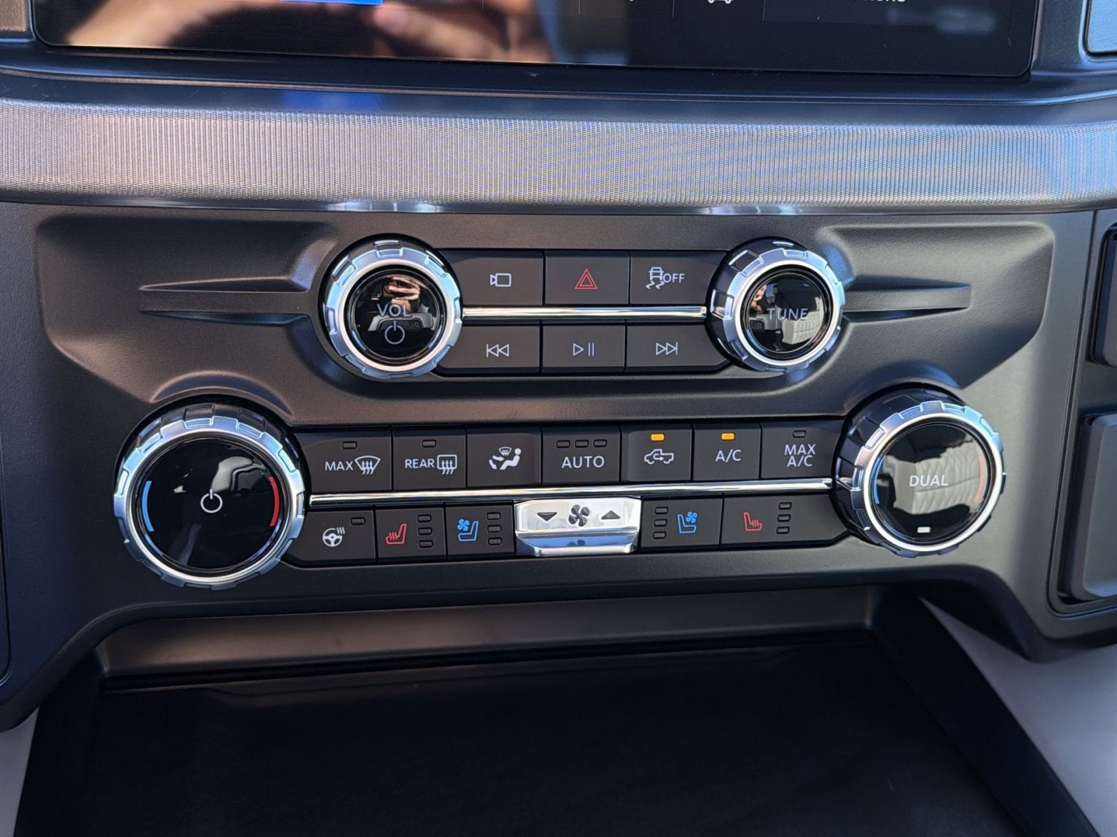 2027 Ford F-350SD Platinum