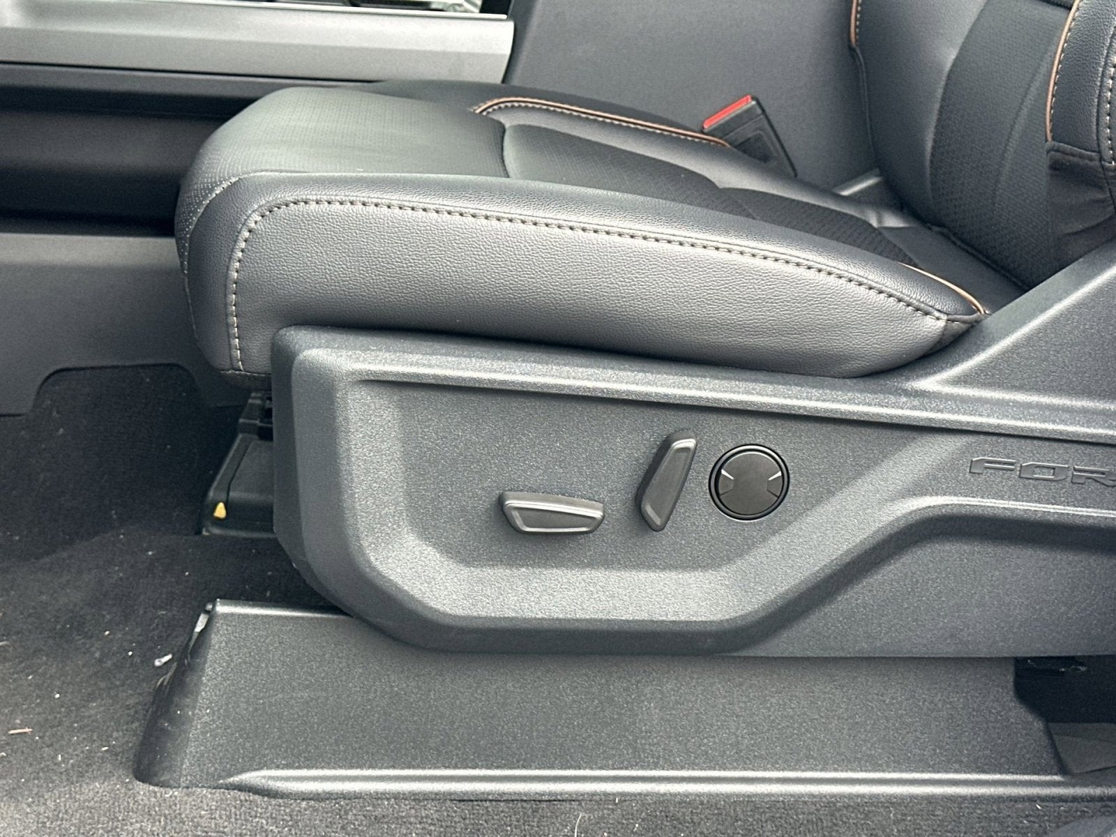 2025 Ford F-350SD Lariat