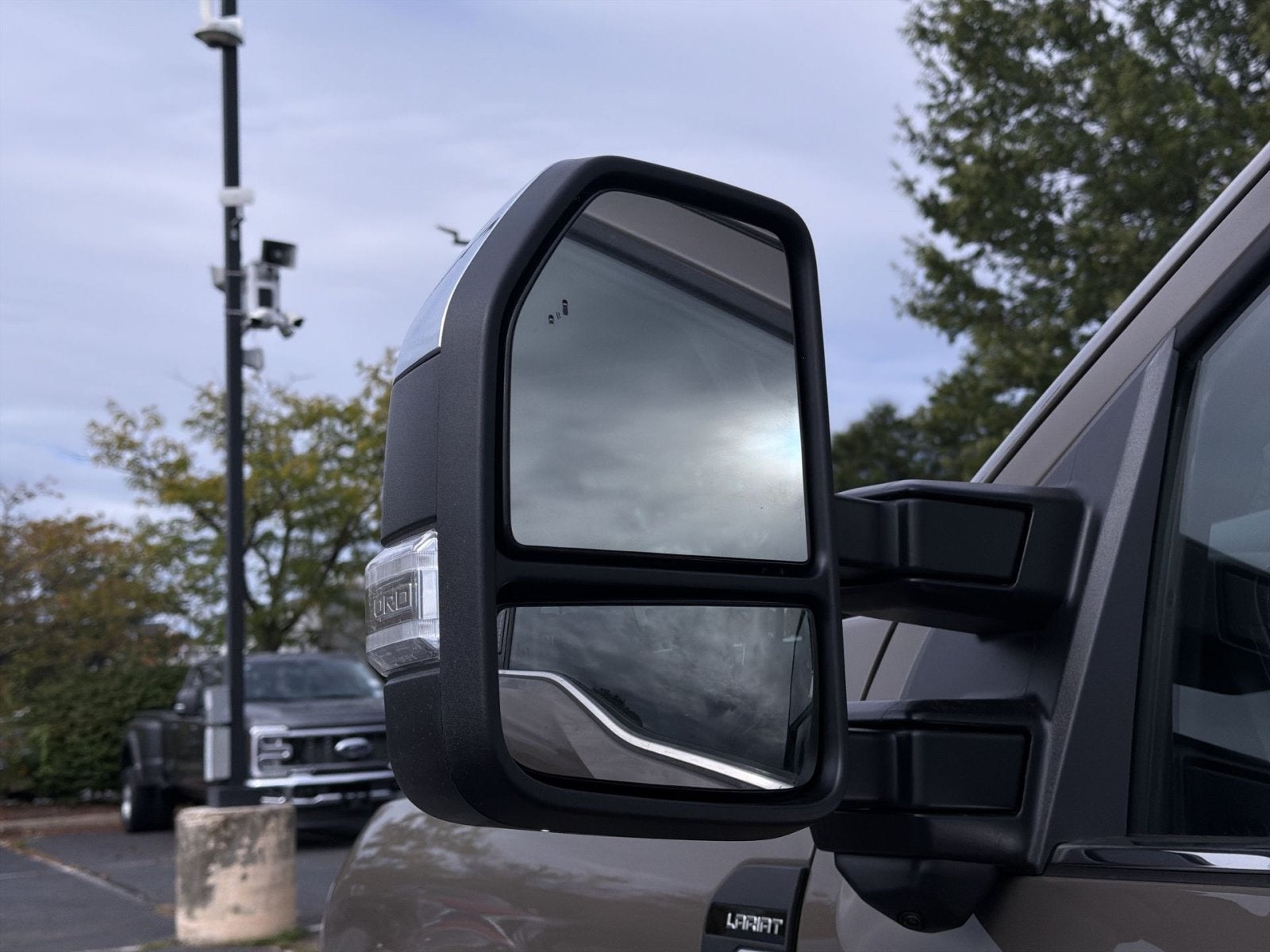 2027 Ford F-350SD Lariat