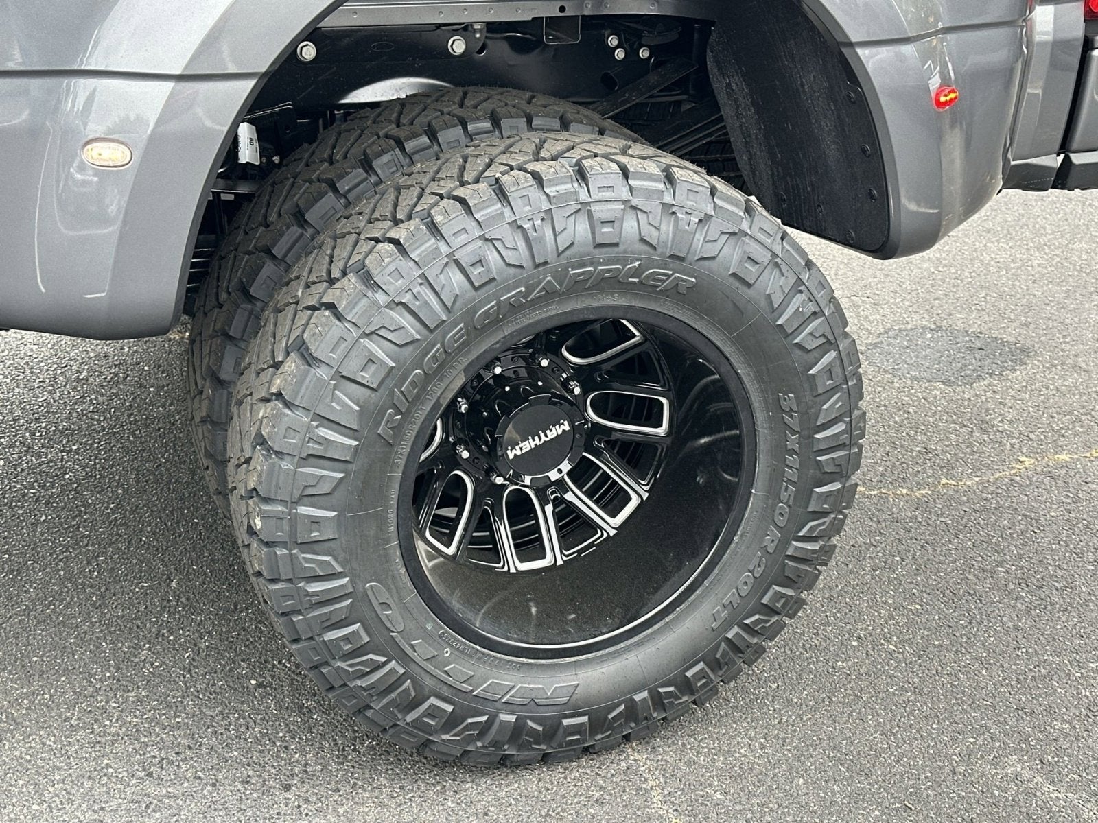 2025 Ford F-350SD Platinum Black Widow