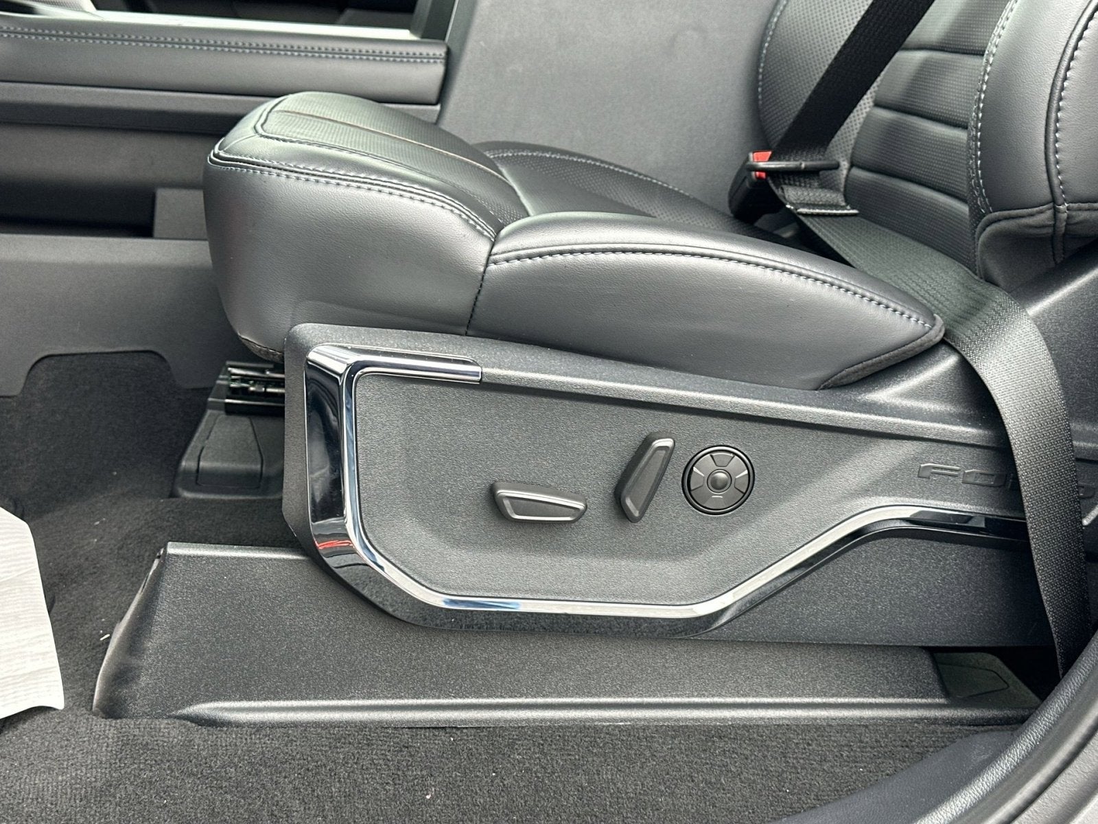 2025 Ford F-350SD Platinum Black Widow