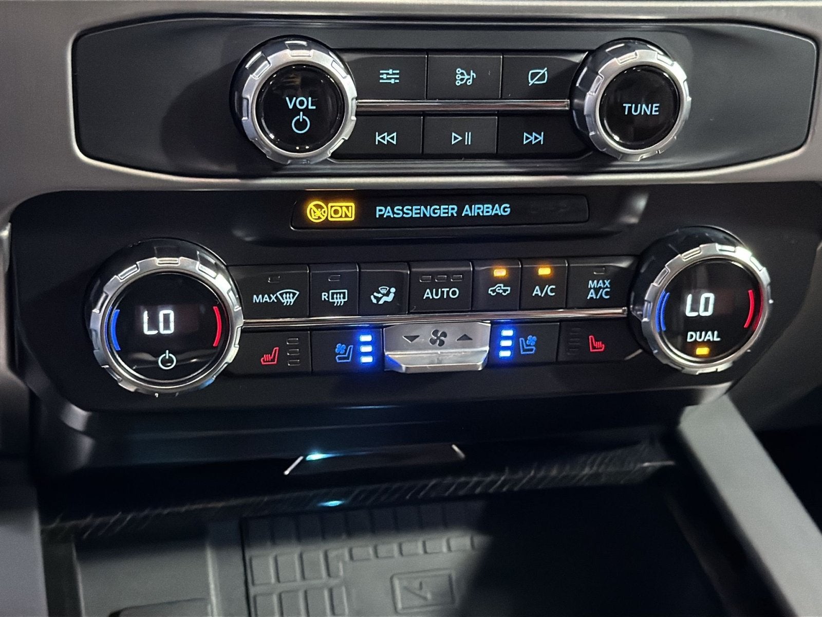 2022 Ford F-450SD Platinum