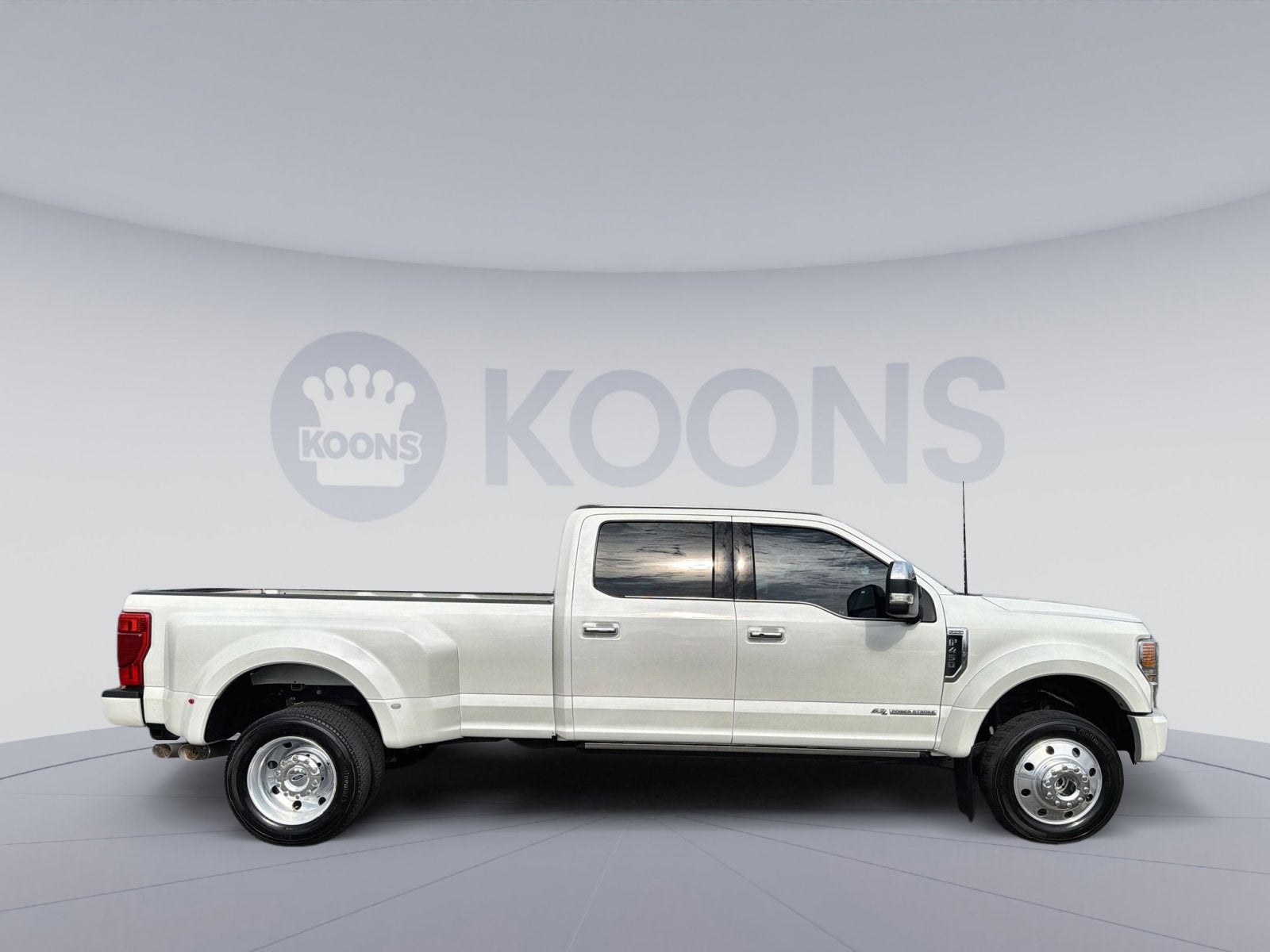 2022 Ford F-450SD Platinum