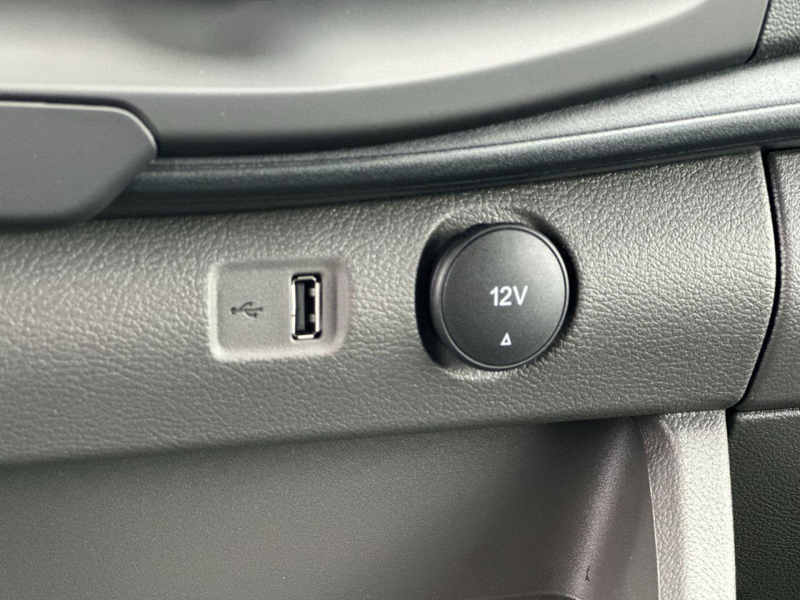 2025 Ford Transit-150 Low Roof