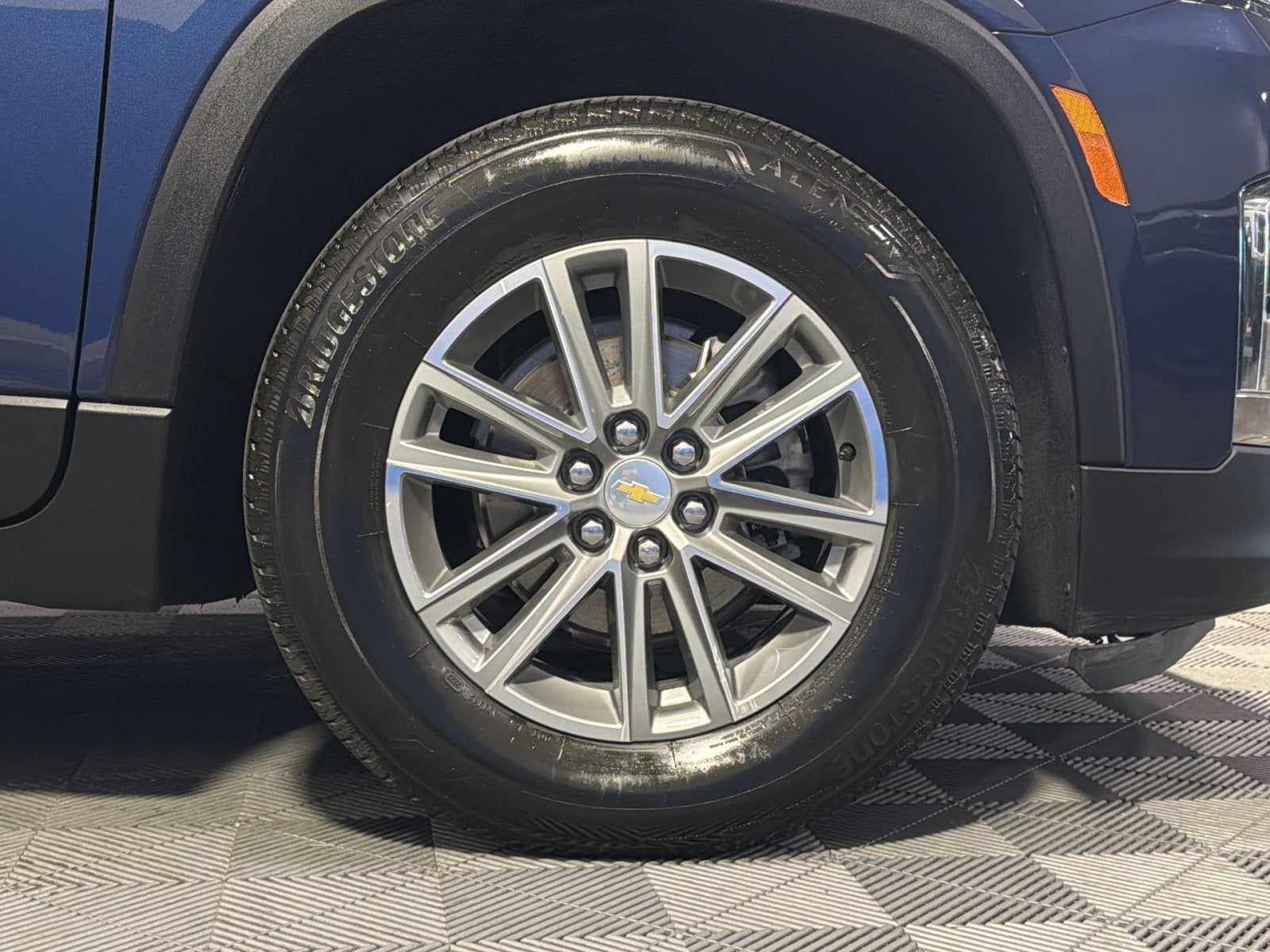 2023 Chevrolet Traverse LT