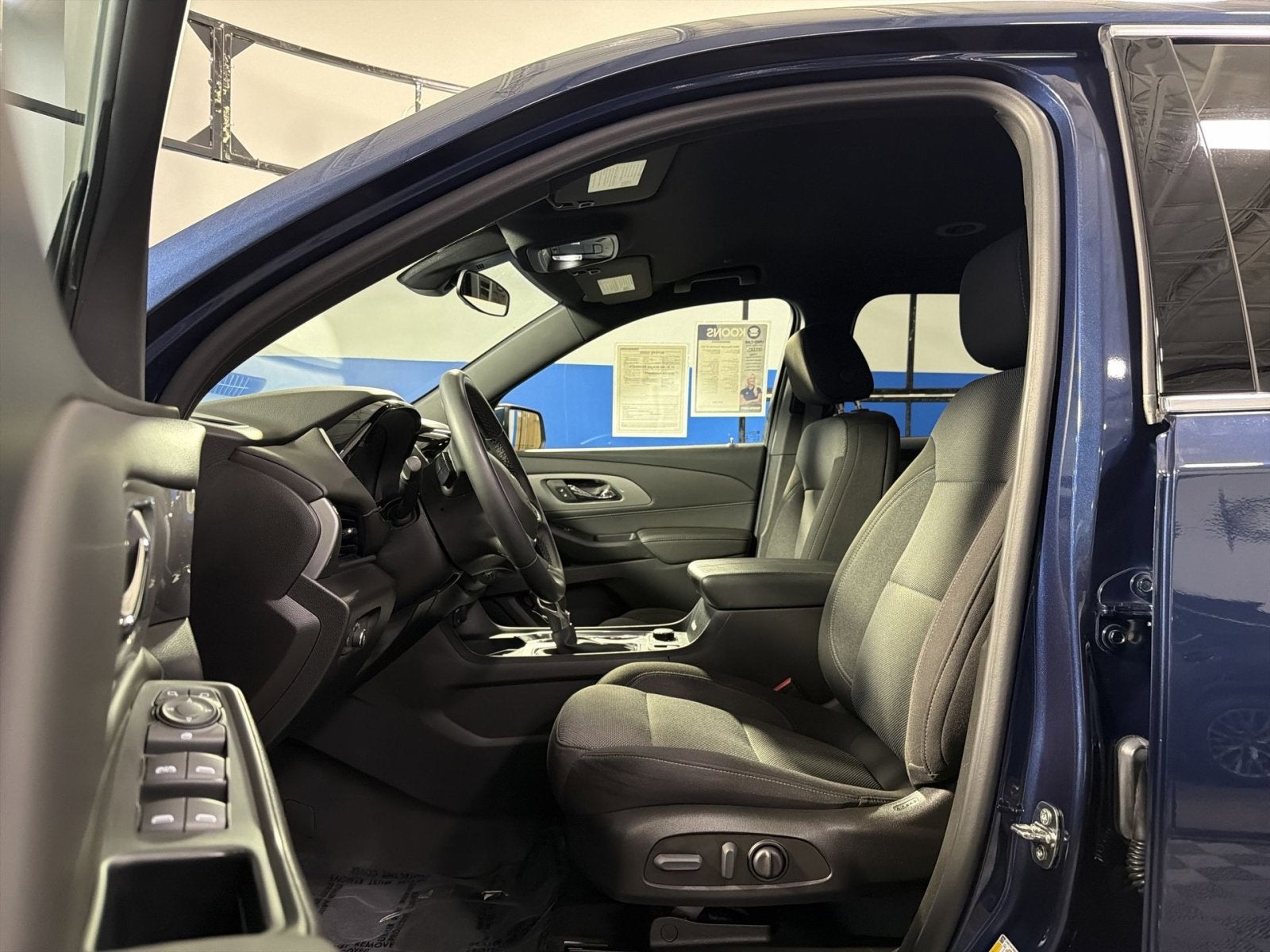 2023 Chevrolet Traverse LT