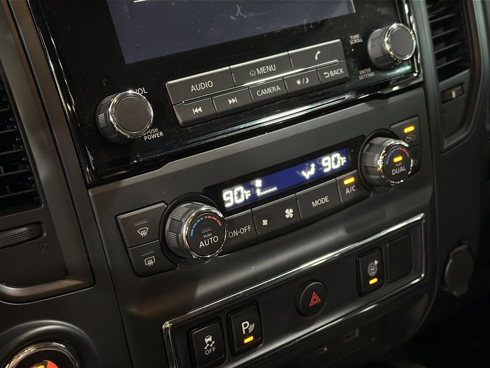 2024 Nissan Titan XD SV