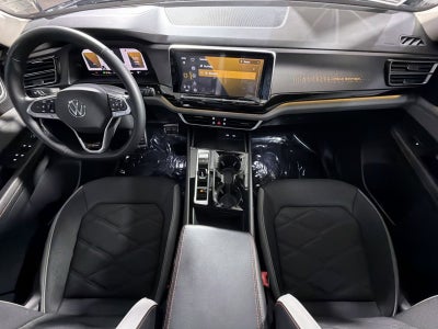 2024 Volkswagen Atlas 2.0T Peak Edition SEL