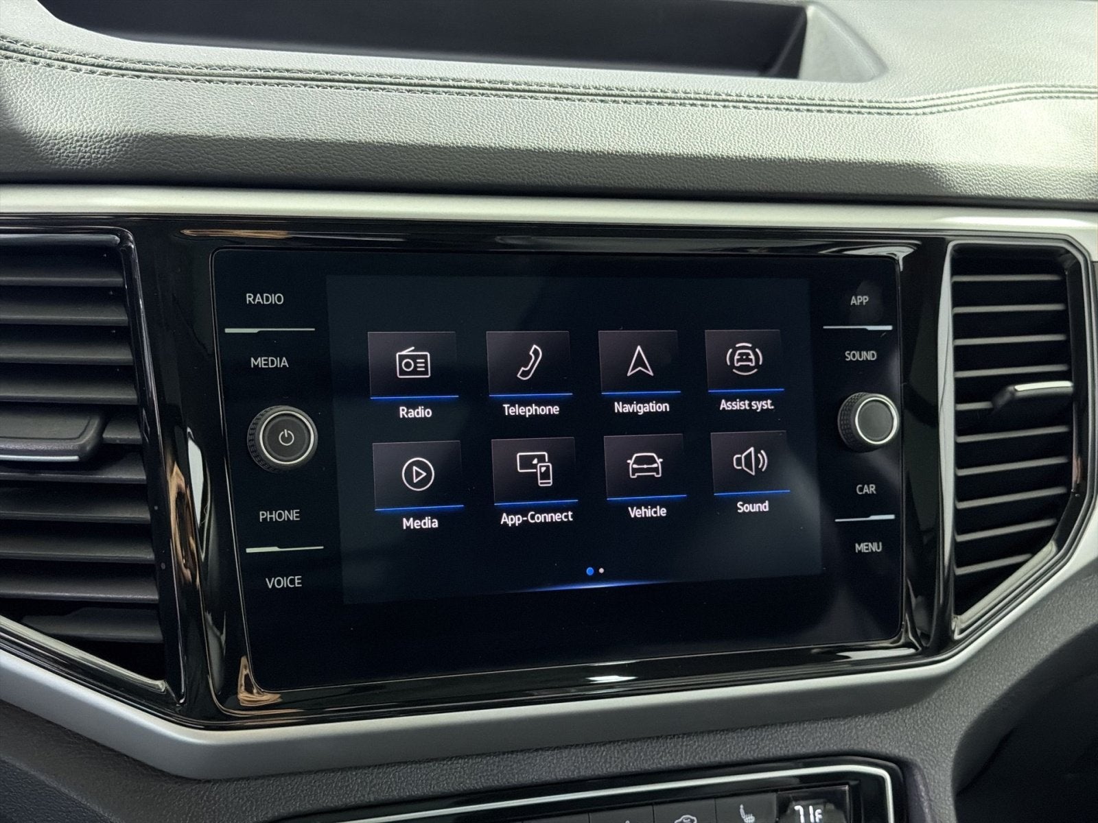 2023 Volkswagen Atlas 3.6L V6 SE w/Technology