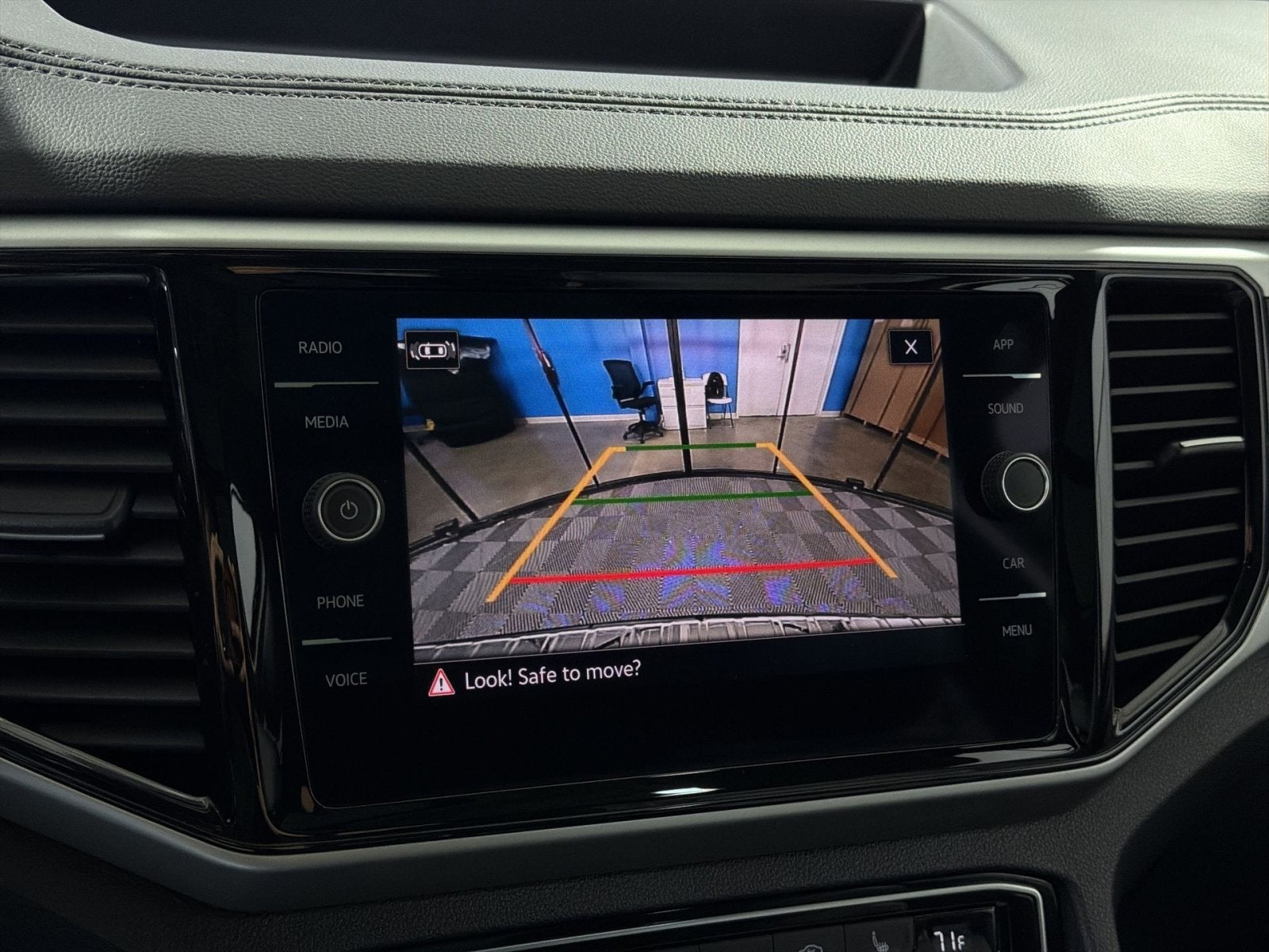 2023 Volkswagen Atlas 3.6L V6 SE w/Technology