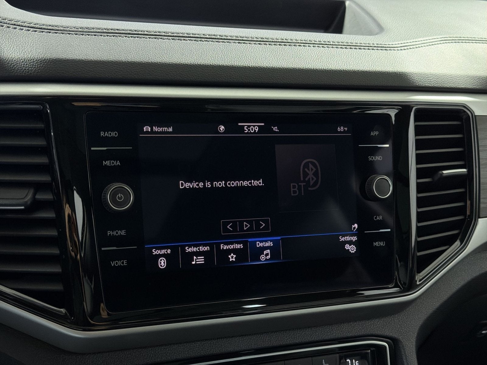 2023 Volkswagen Atlas 3.6L V6 SE w/Technology