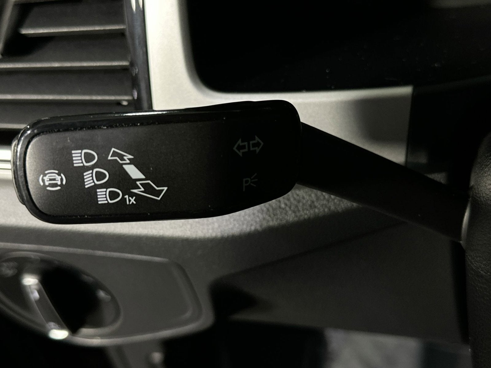 2023 Volkswagen Atlas 3.6L V6 SEL R-Line