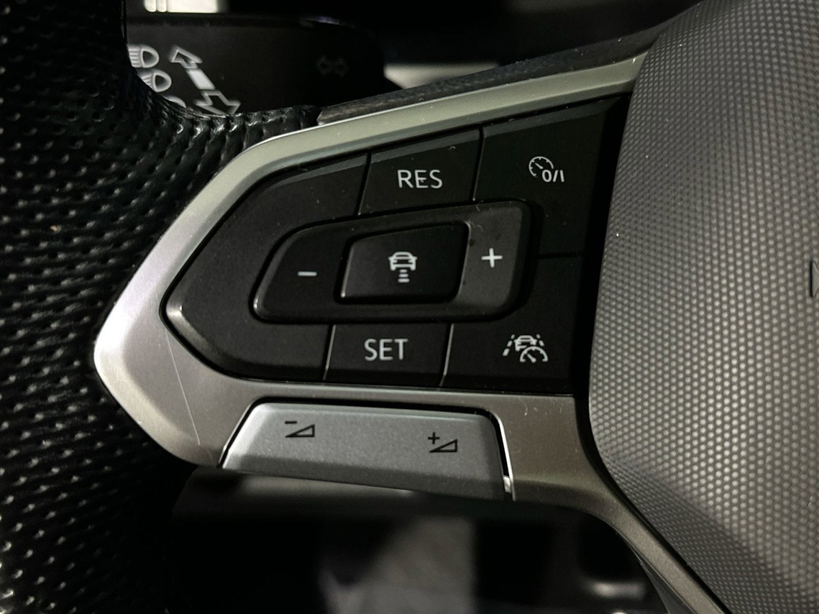 2023 Volkswagen Atlas 3.6L V6 SEL R-Line