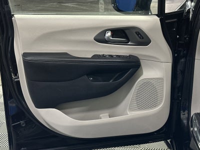 2022 Chrysler Pacifica Hybrid Touring L