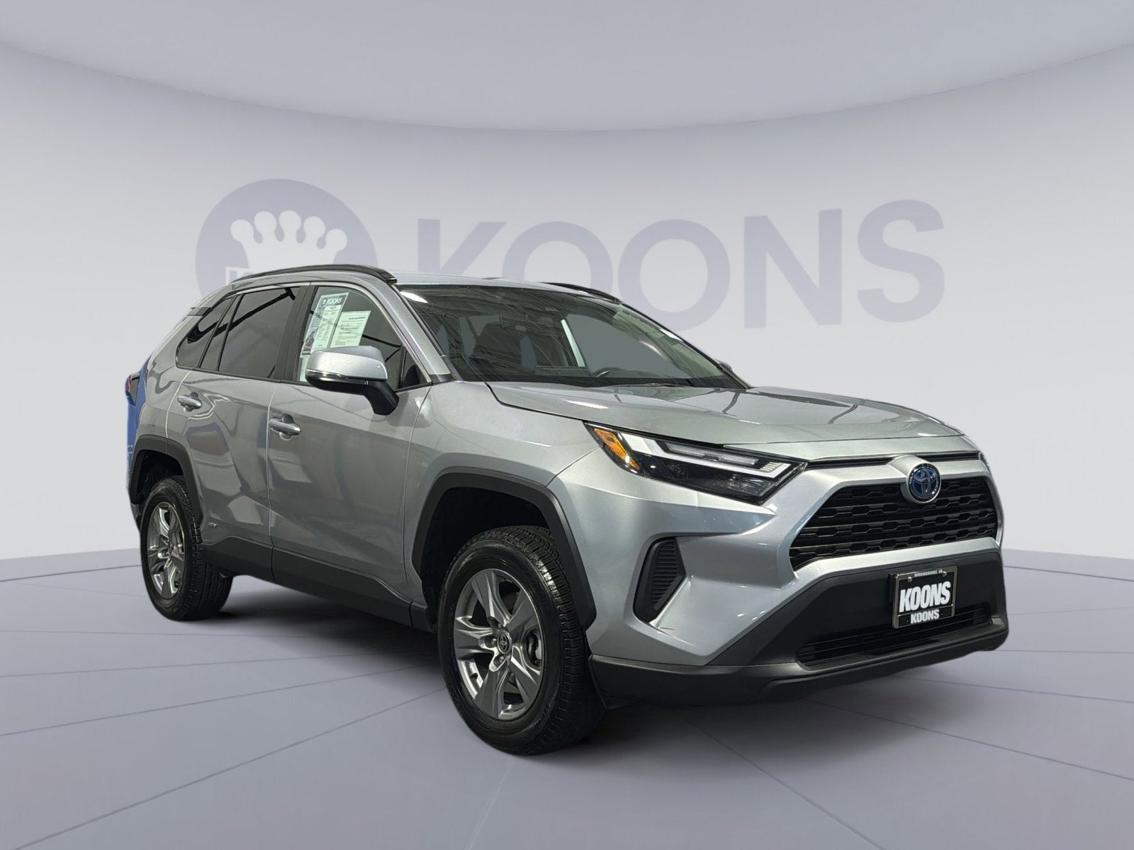 2024 Toyota RAV4 XLE - Photo 10