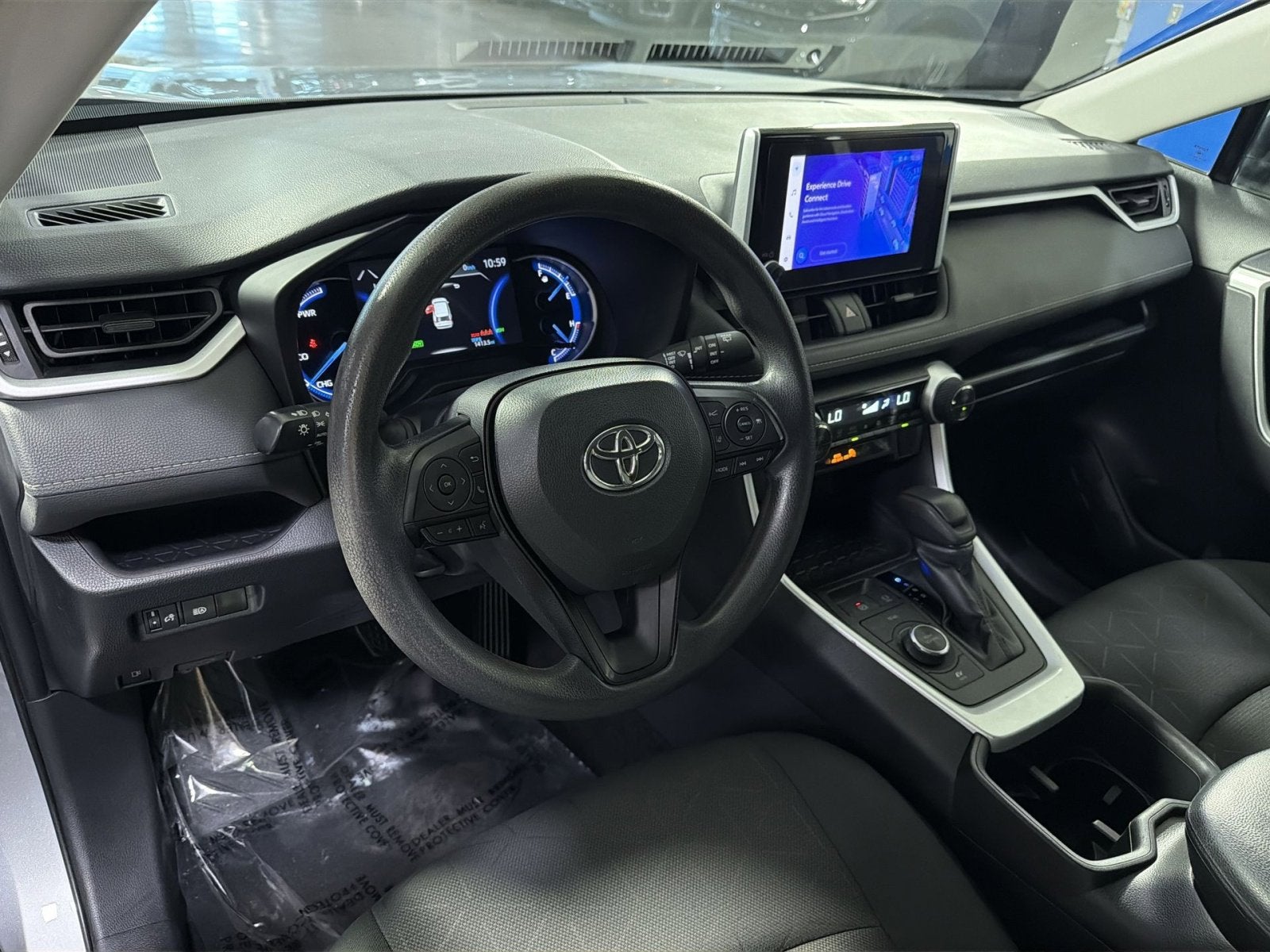 2024 Toyota RAV4 XLE - Photo 19