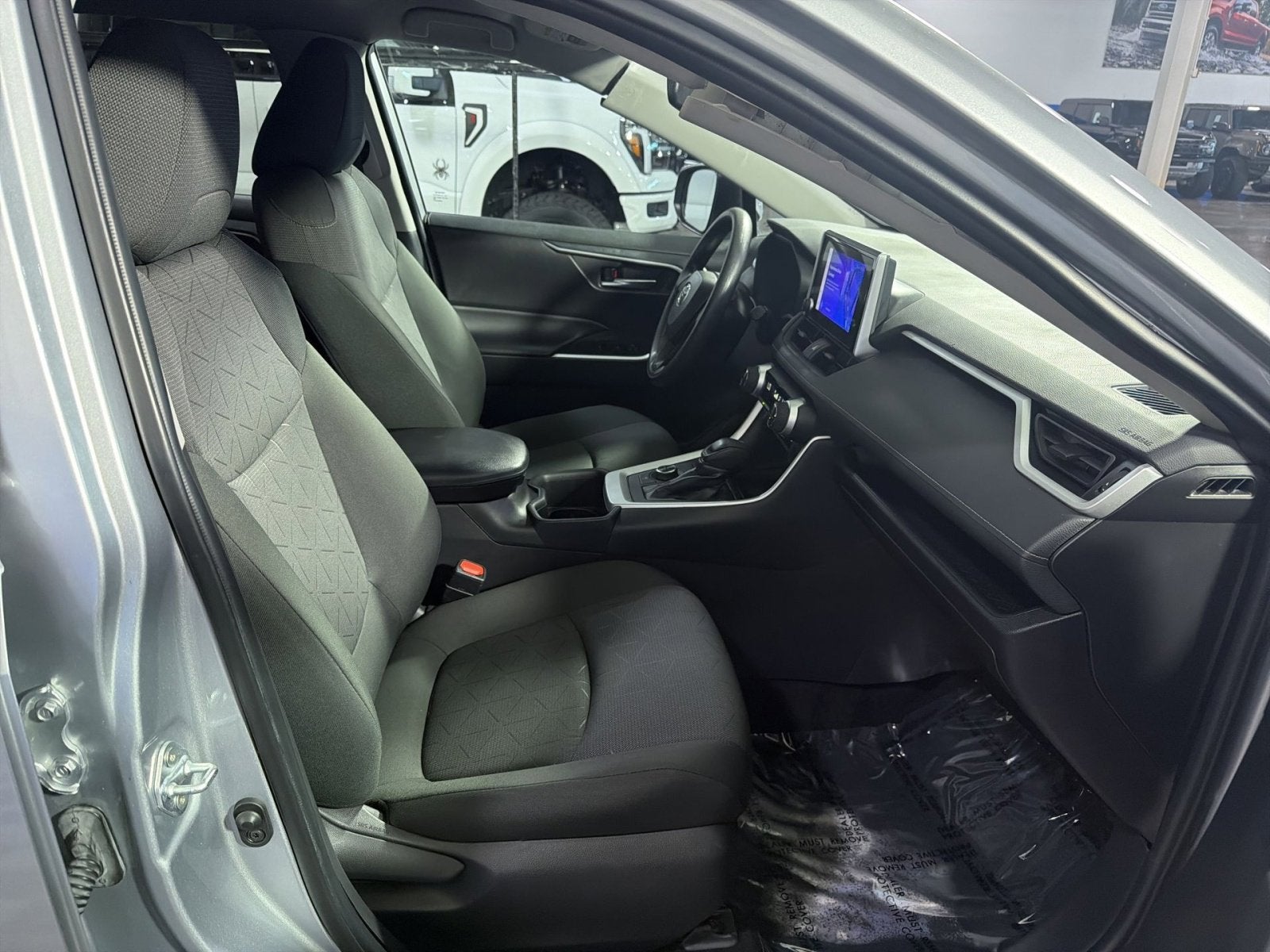 2024 Toyota RAV4 XLE - Photo 25