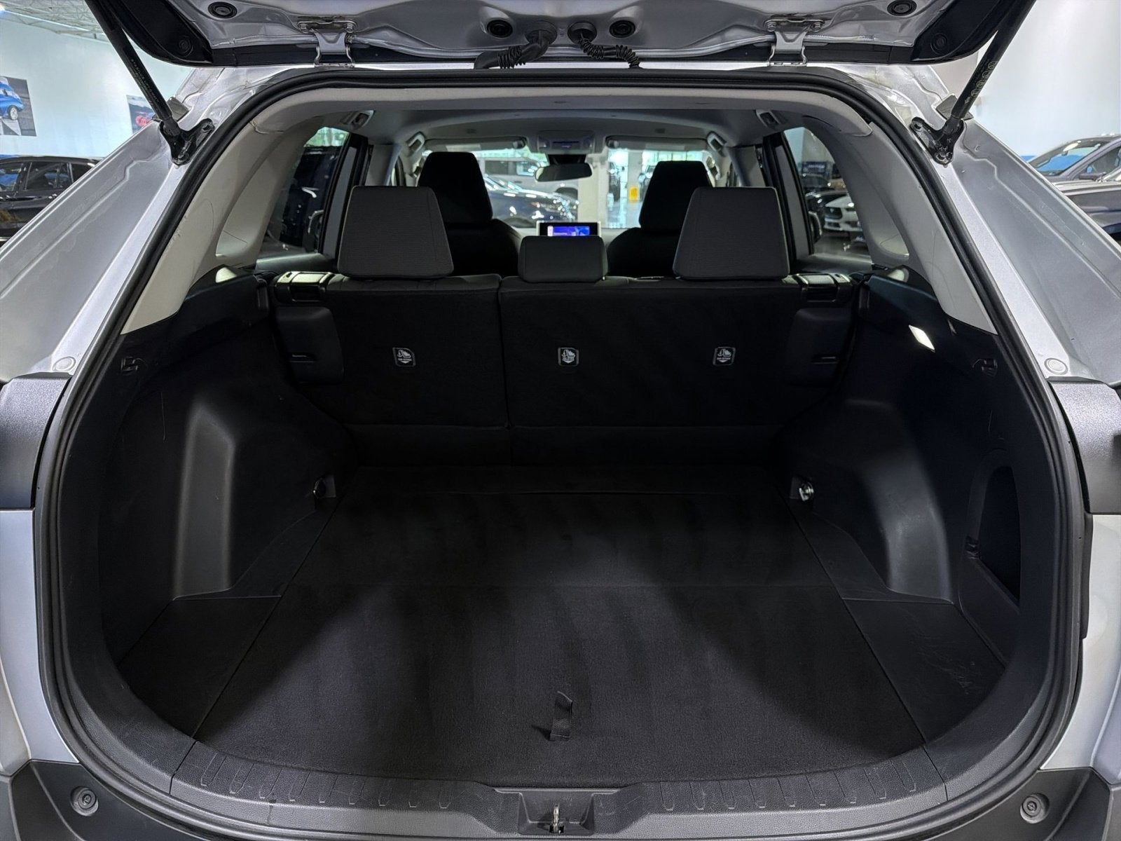 2024 Toyota RAV4 XLE - Photo 29
