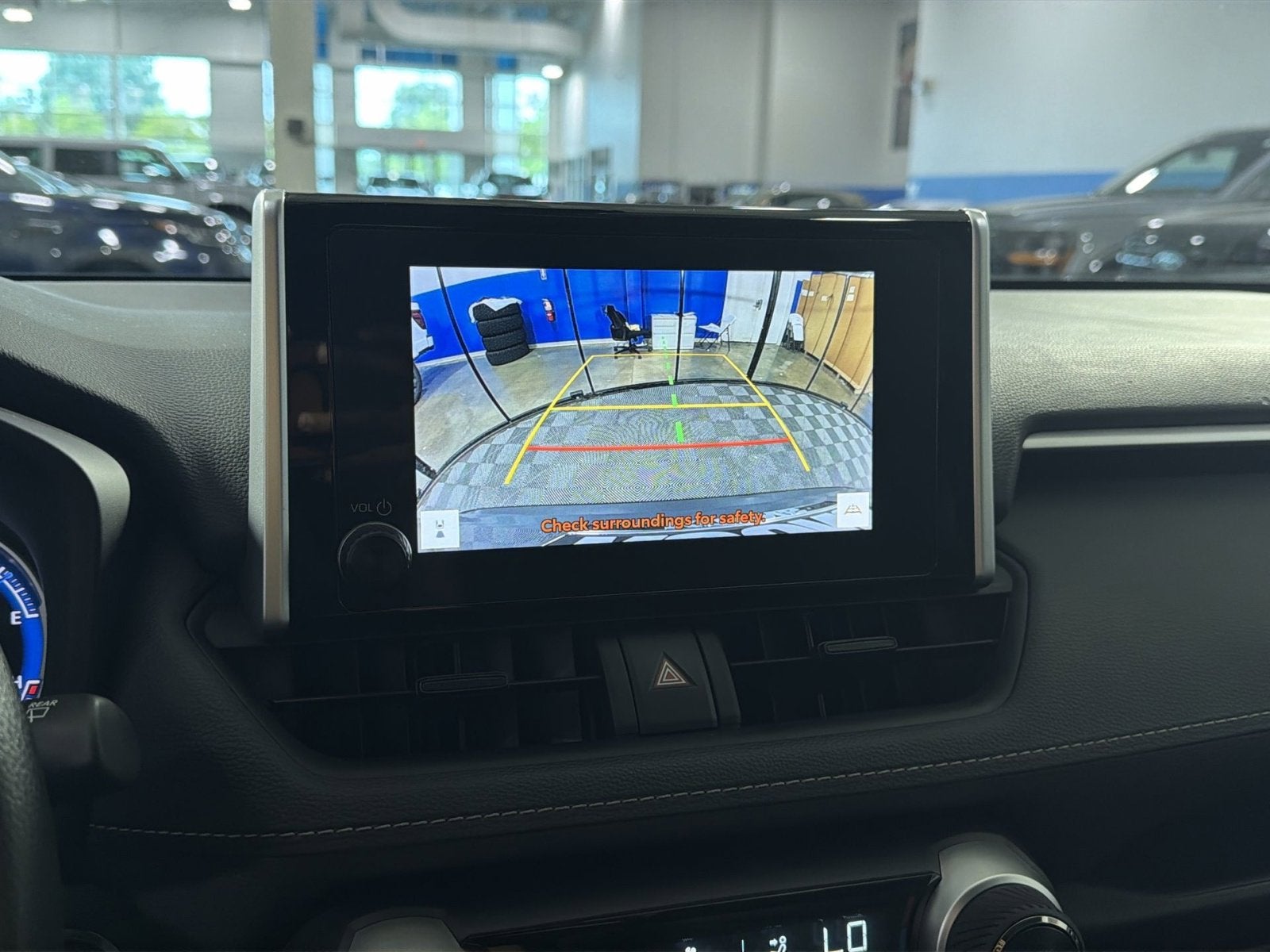 2024 Toyota RAV4 XLE - Photo 31