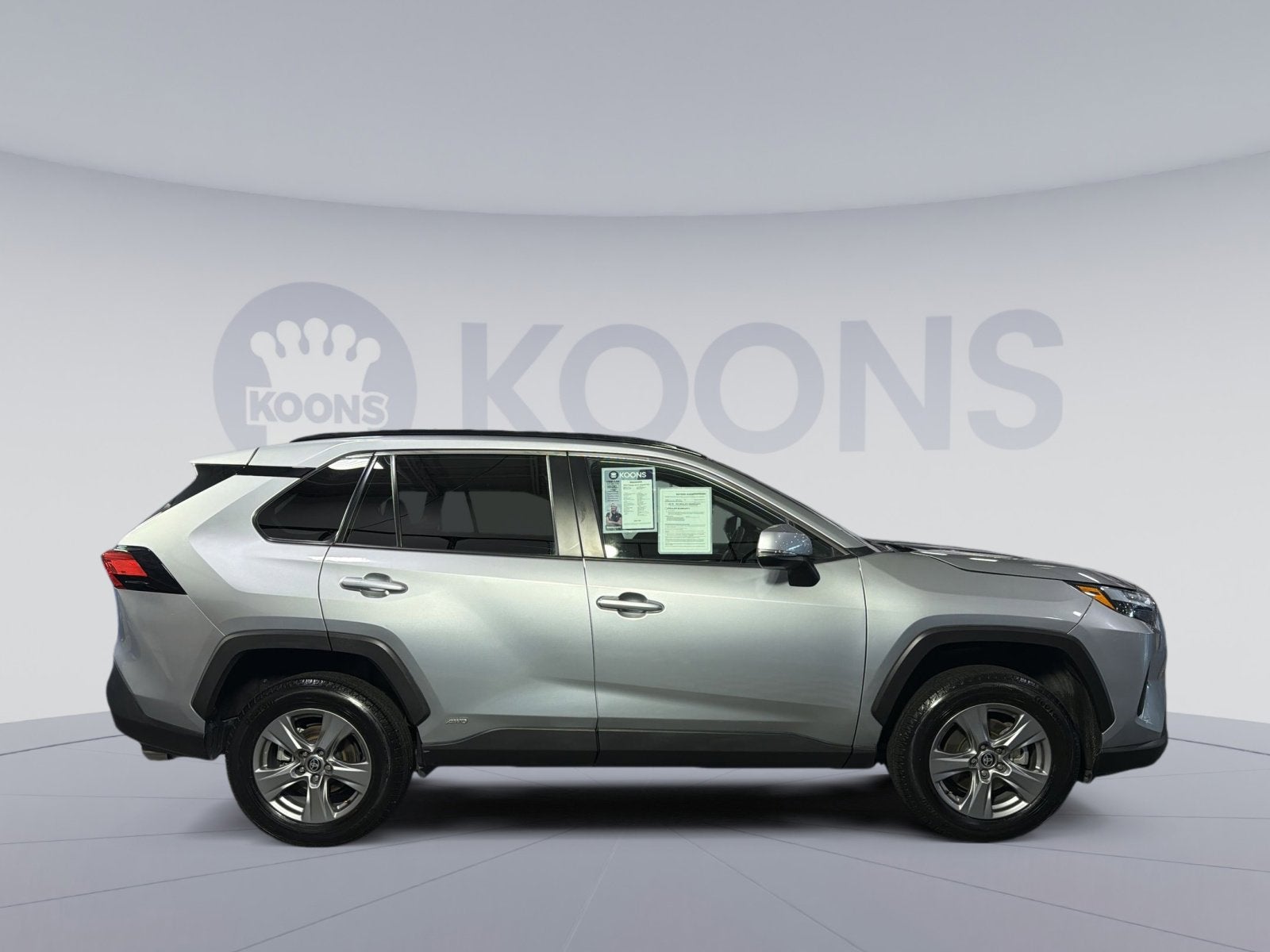 2024 Toyota RAV4 XLE - Photo 8