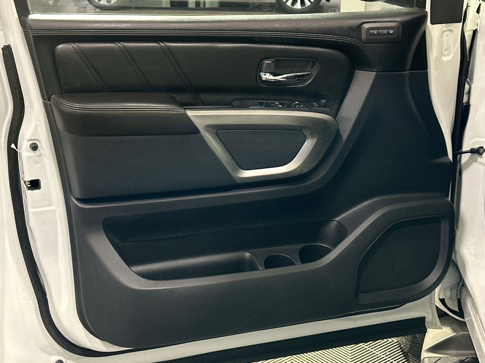 2015 Nissan Armada Platinum