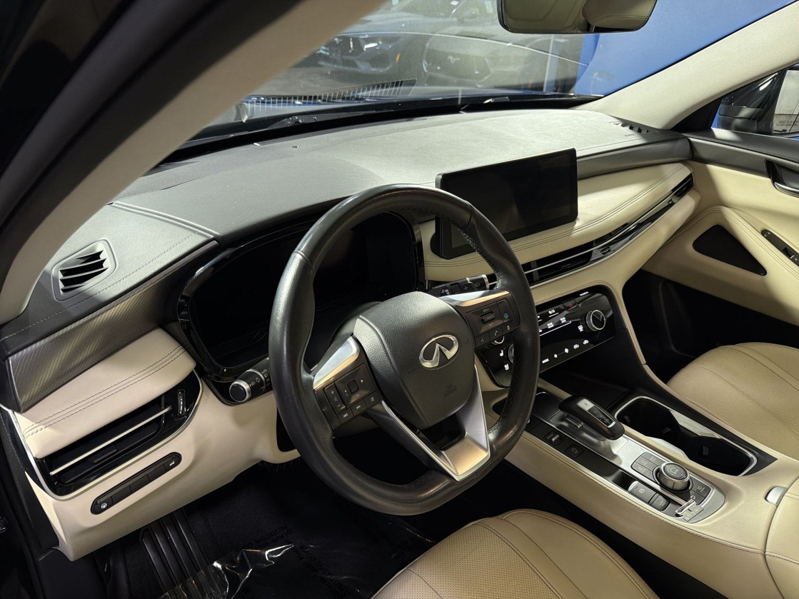 2023 INFINITI QX60 LUXE