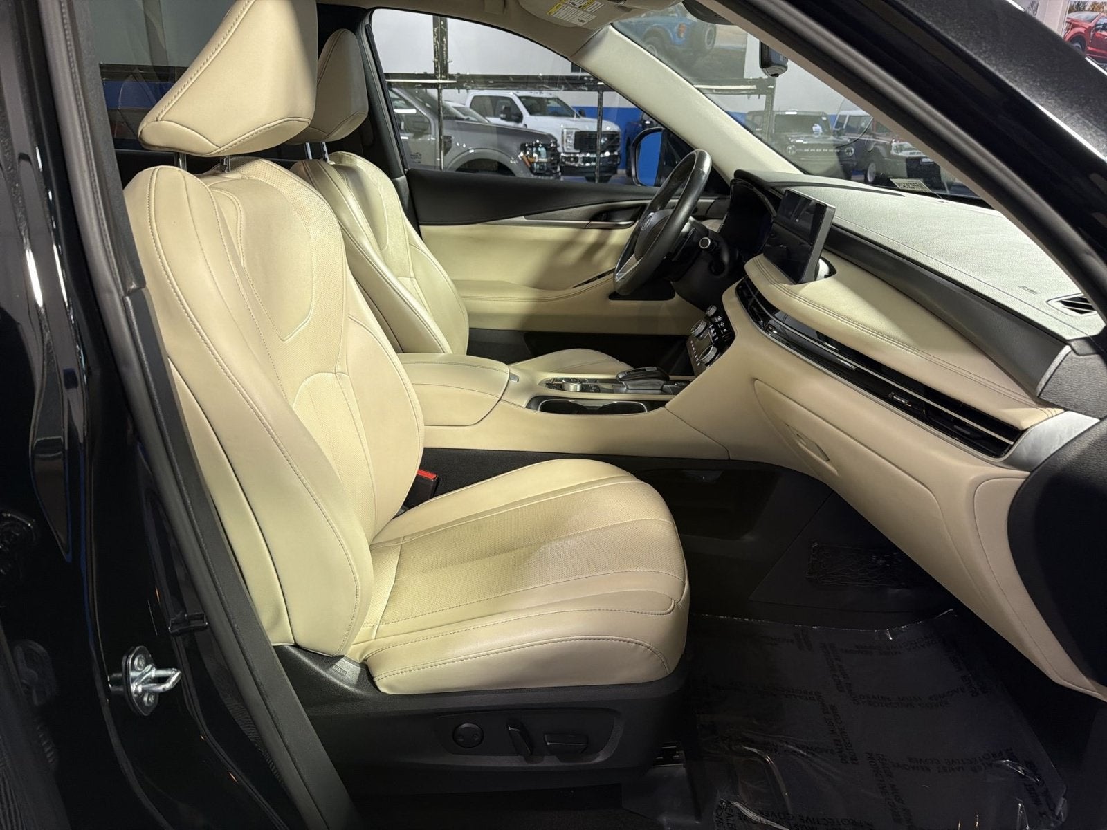 2023 INFINITI QX60 LUXE