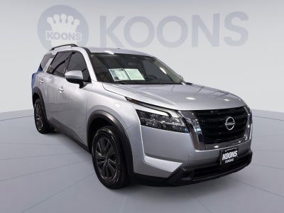 2022 Nissan Pathfinder SV