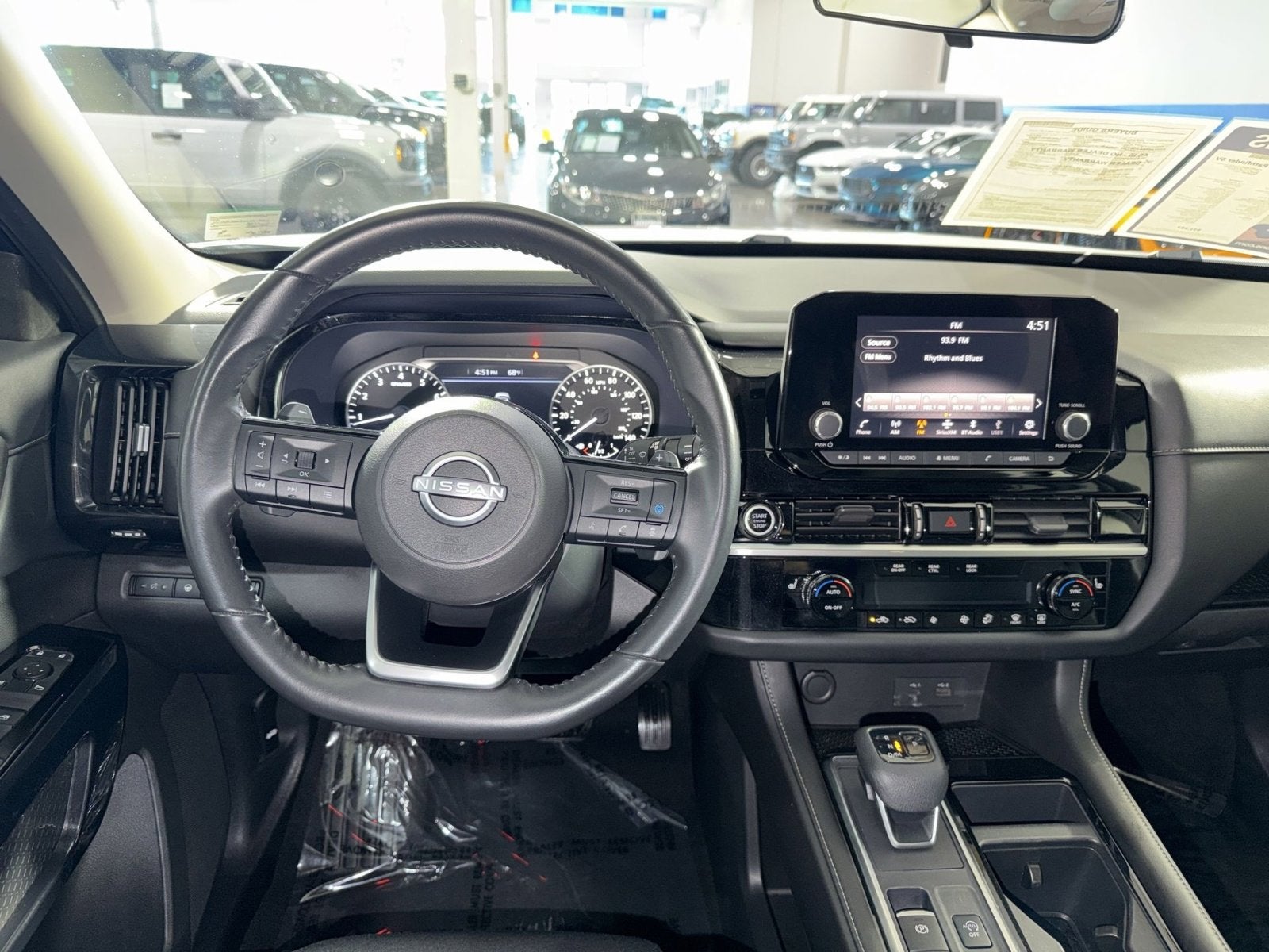 2022 Nissan Pathfinder SV