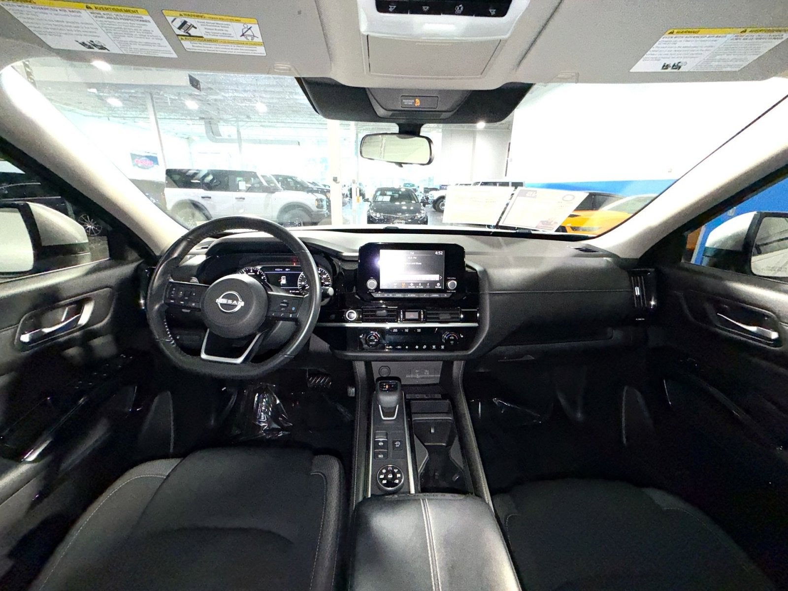 2022 Nissan Pathfinder SV