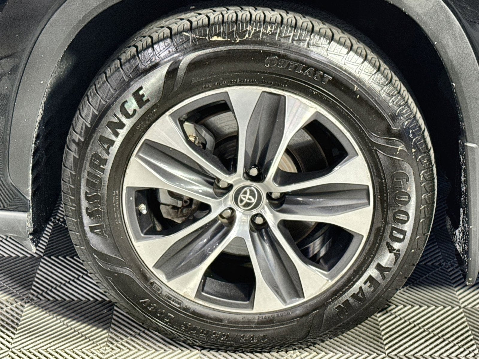 2020 Toyota Highlander LE