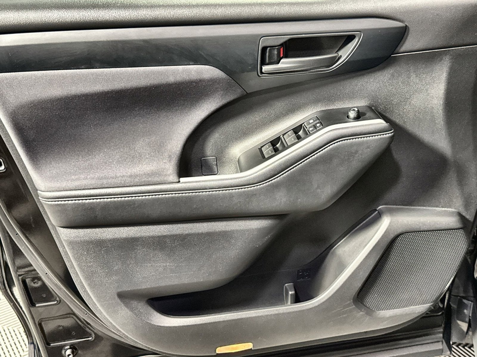 2020 Toyota Highlander LE