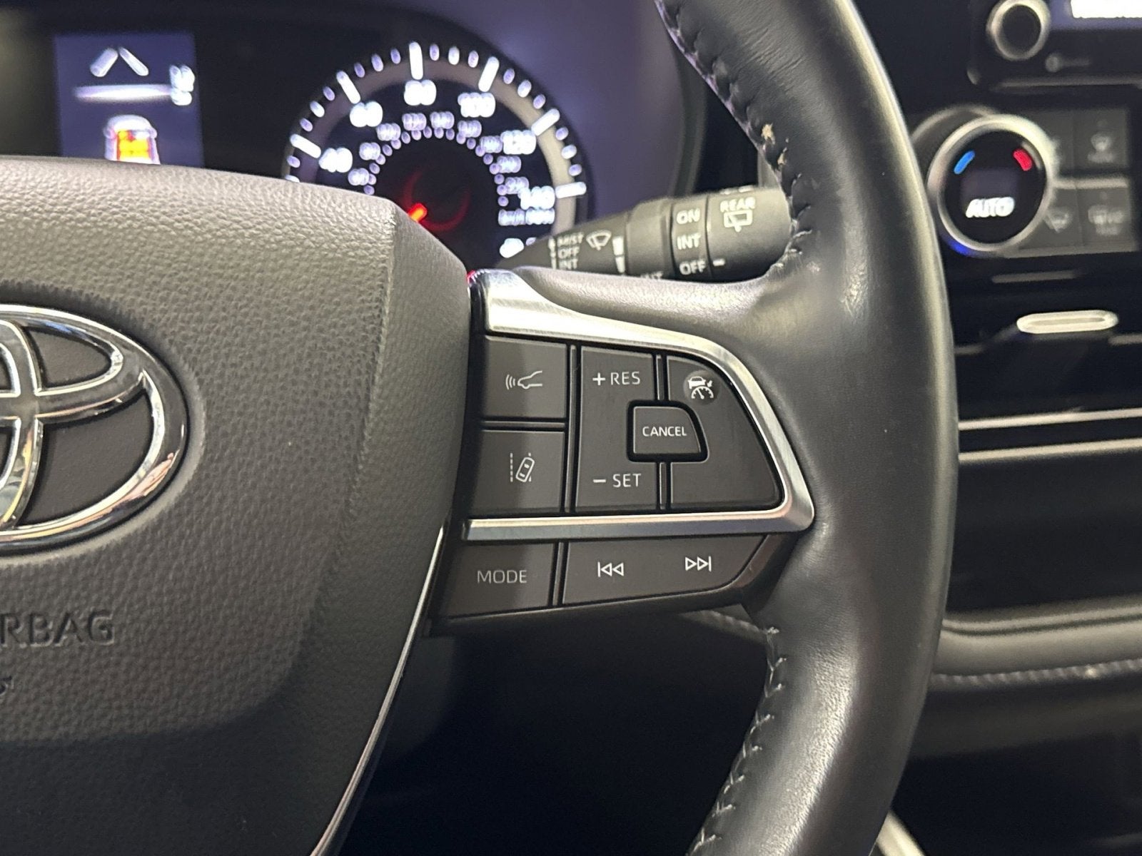 2020 Toyota Highlander LE