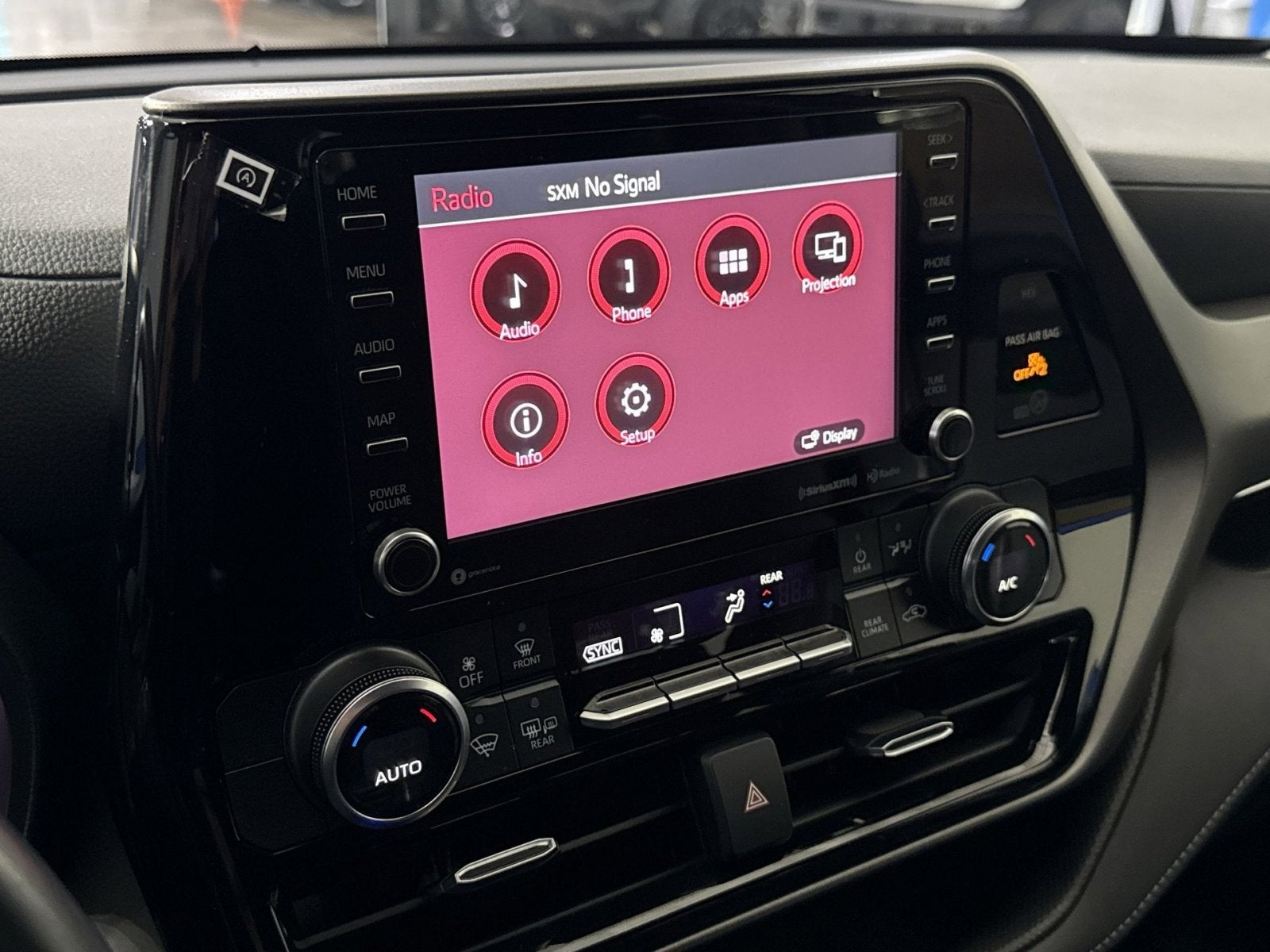 2020 Toyota Highlander LE