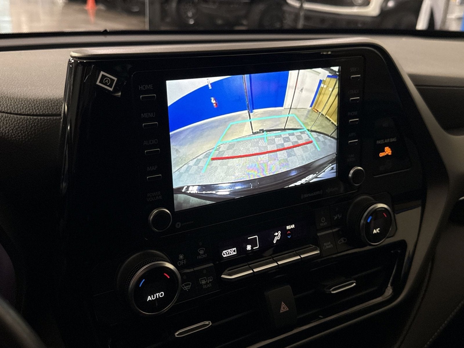 2020 Toyota Highlander LE