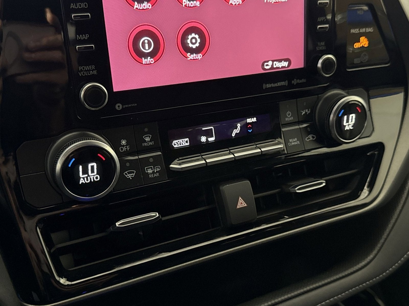 2020 Toyota Highlander LE