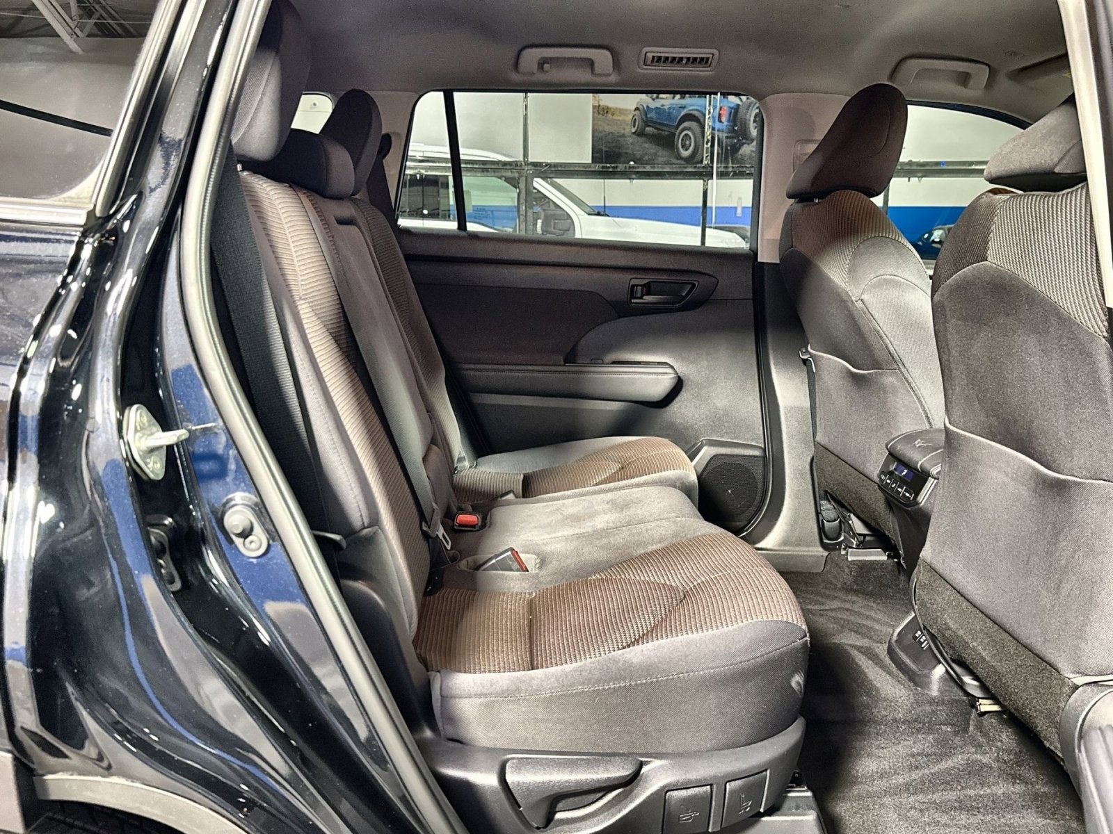 2020 Toyota Highlander LE