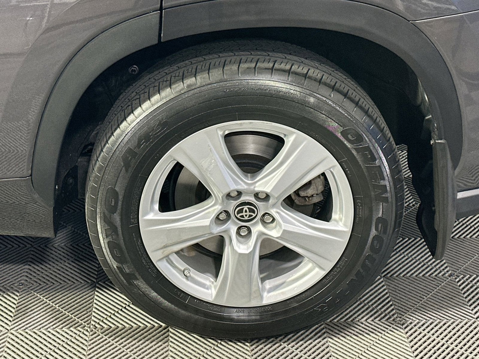 2022 Toyota Highlander LE