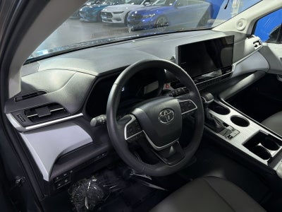 2025 Toyota Sienna XLE