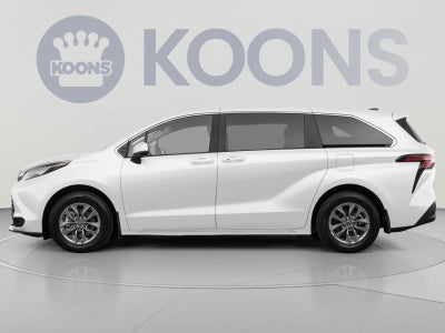 2023 Toyota Sienna LE