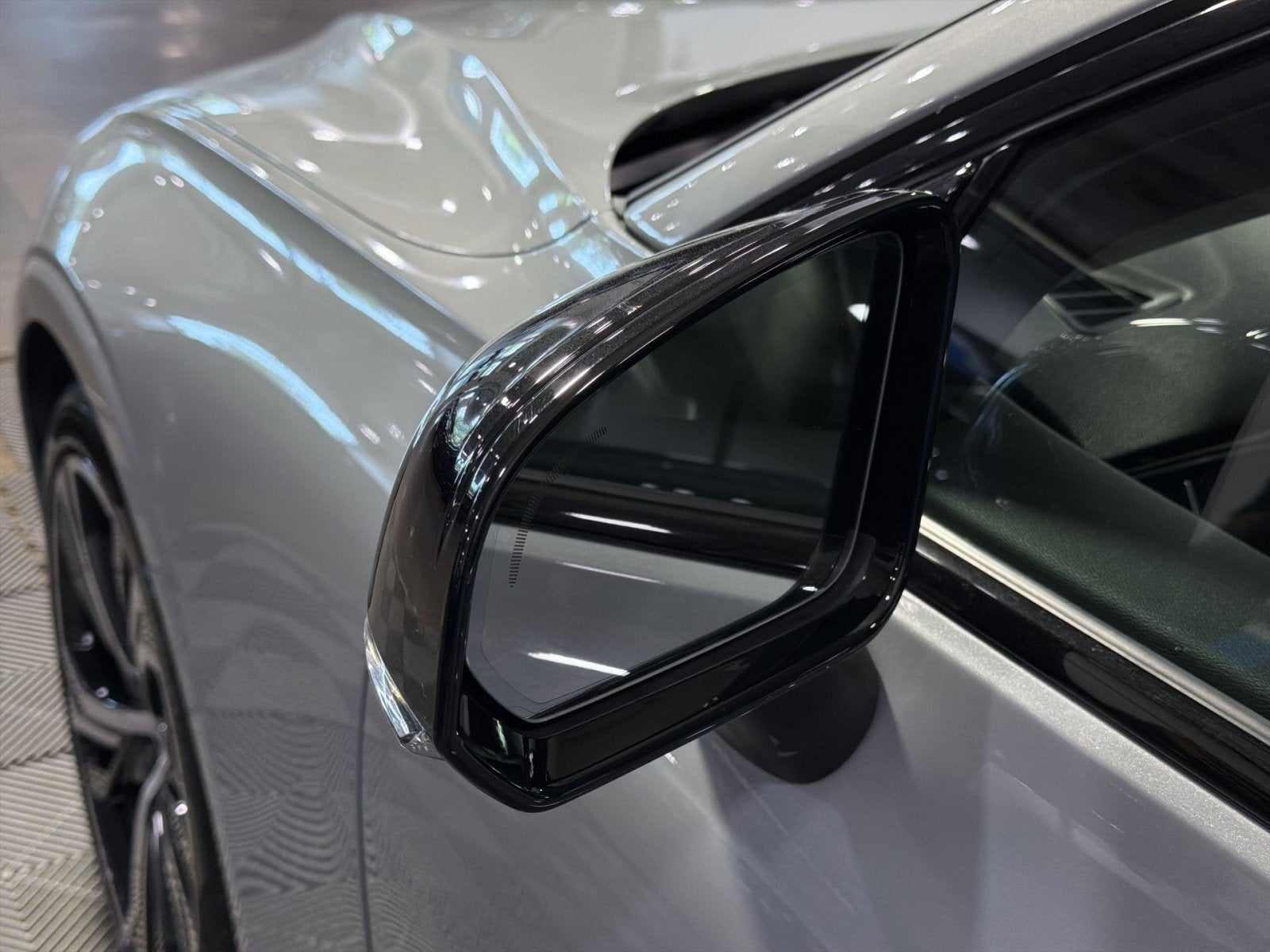 2024 Volvo S60 B5 Plus Dark Theme