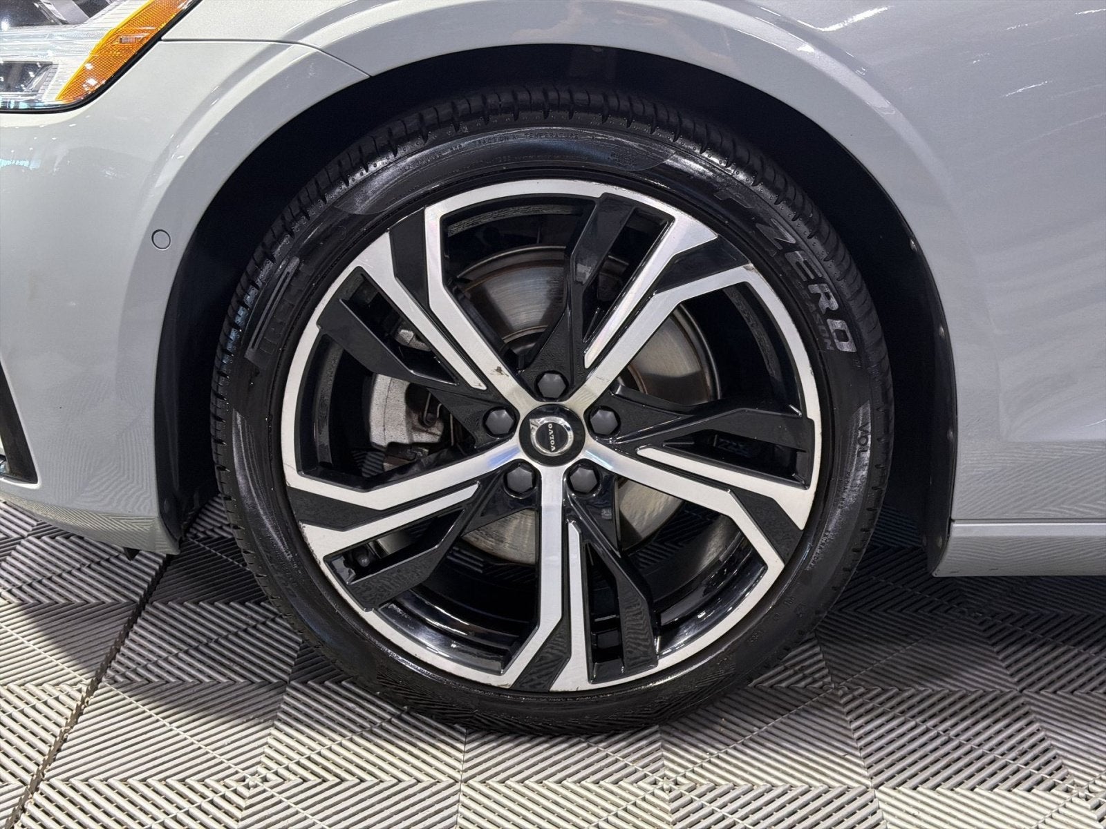 2024 Volvo S60 B5 Plus Dark Theme