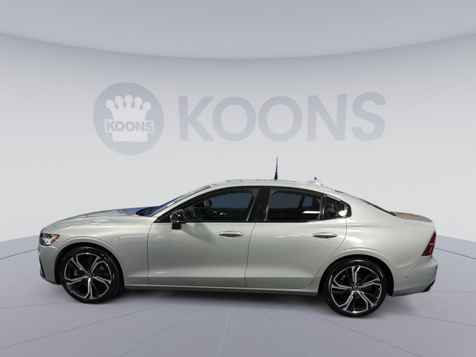 2024 Volvo S60 B5 Plus Dark Theme