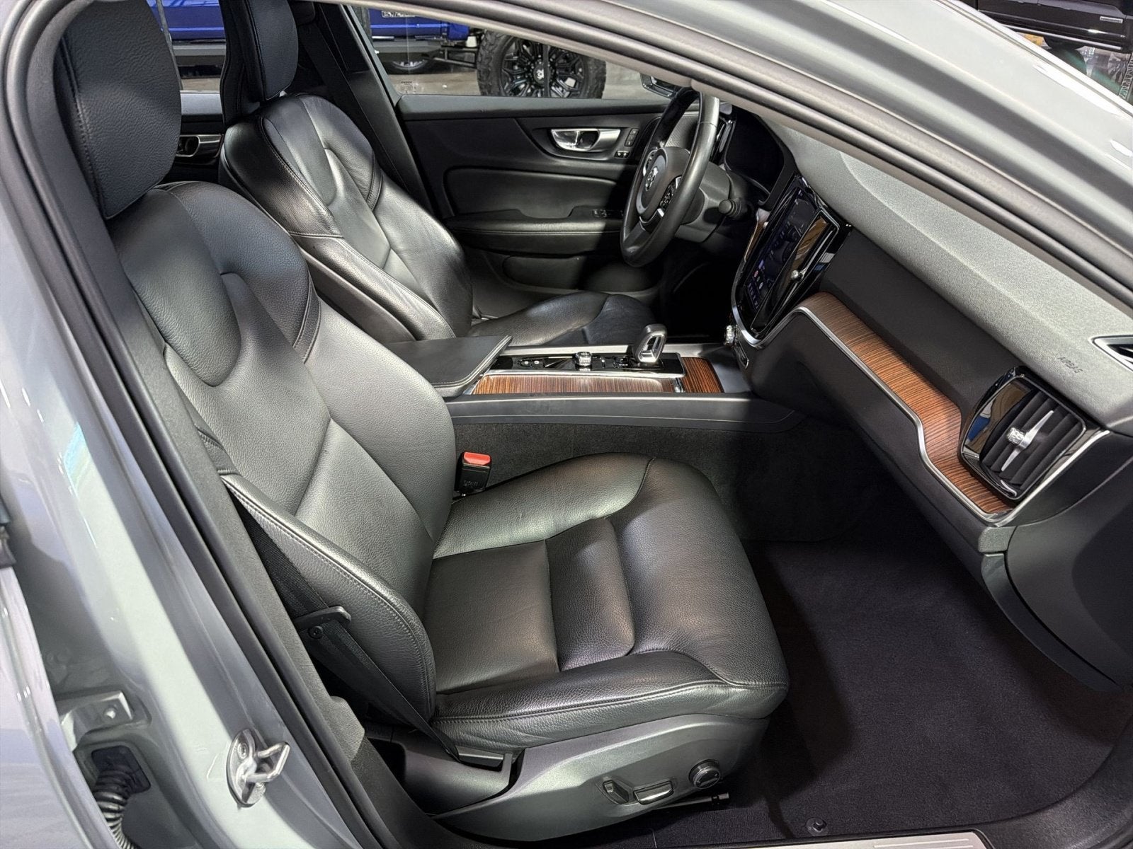 2024 Volvo S60 B5 Plus Dark Theme