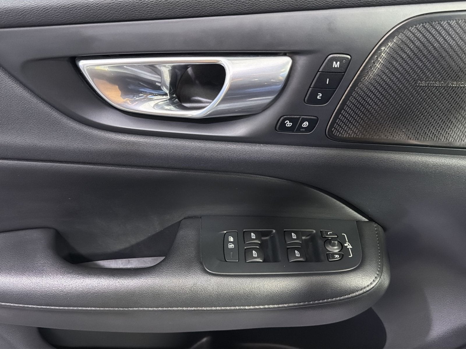 2024 Volvo S60 B5 Plus Dark Theme